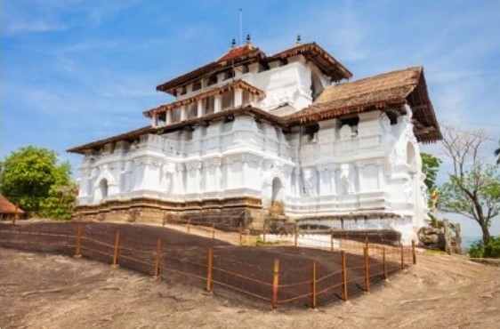 Sri Lankathilake Rajamaha Viharaya Kandy: A Sacred Temple of Tranquility